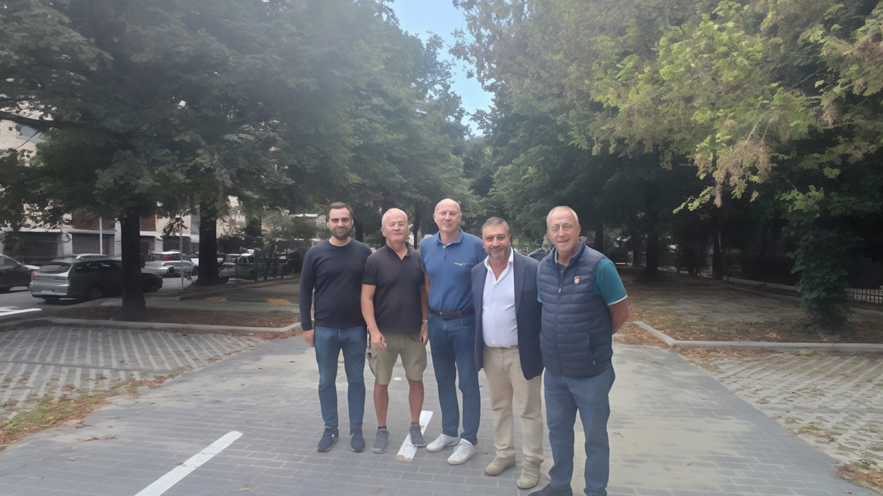 Bresso inaugura il primo parcheggio "spugna" per il drenaggio sostenibile dell'acqua piovana nel sottosuolo, finanziato dal Pnrr europeo. Prossimi interventi previsti per rendere la città più resiliente. Bresso inaugura il primo parcheggio "spugna" per il drenaggio sostenibile dell'acqua piovana nel sottosuolo, finanziato dal Pnrr europeo. Prossimi interventi previsti per rendere la città più resiliente.