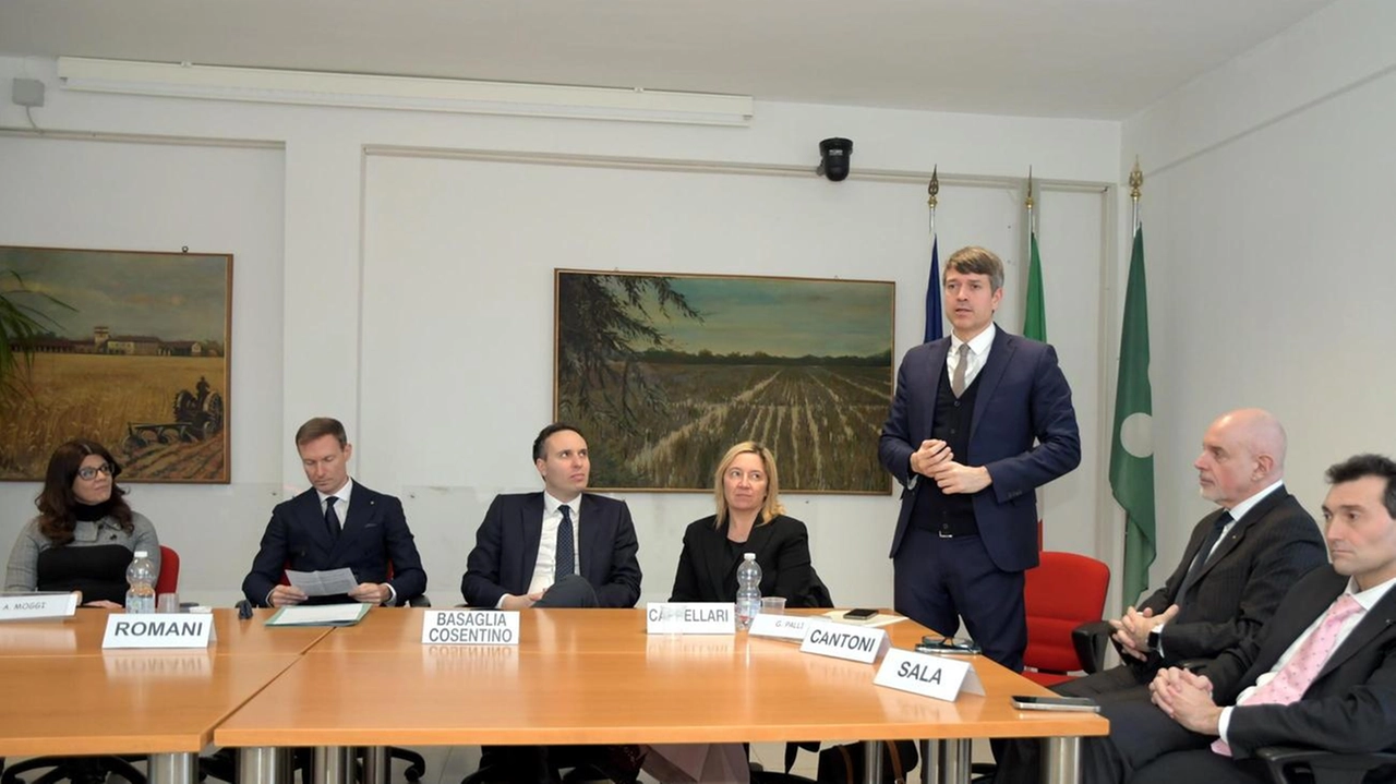 L’incontro con il presidente Federico Romani, i vice presidenti Giacomo Cosentino ed Emilio Del Bono, i consiglieri segretari Alessandra Cappellari e Jacopo Scandella Presenti la vicesindaco Alice Moggi e il presidente della Provincia Giovanni Palli L’incontro con il presidente Federico Romani, i vice presidenti Giacomo Cosentino ed Emilio Del Bono, i consiglieri segretari Alessandra Cappellari e Jacopo Scandella Presenti la vicesindaco Alice Moggi e il presidente della Provincia Giovanni Palli