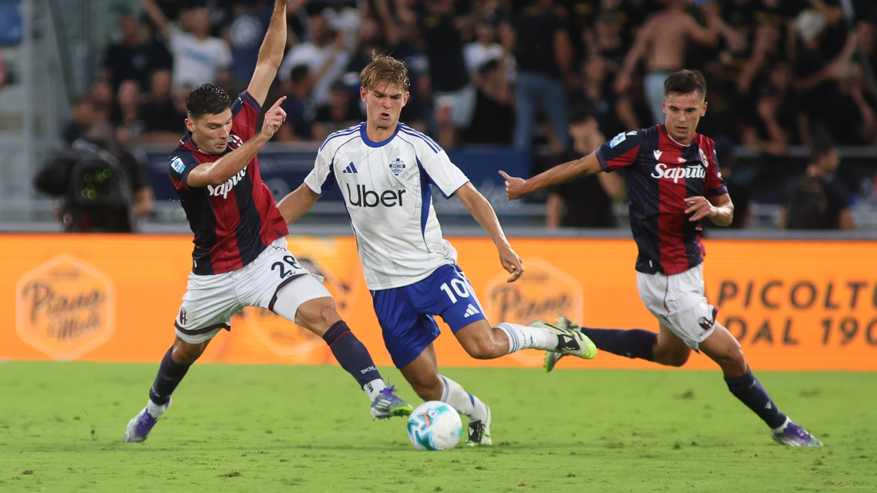 Nico Paz ingabbiato dai giocatori del Bologna Nico Paz ingabbiato dai giocatori del Bologna