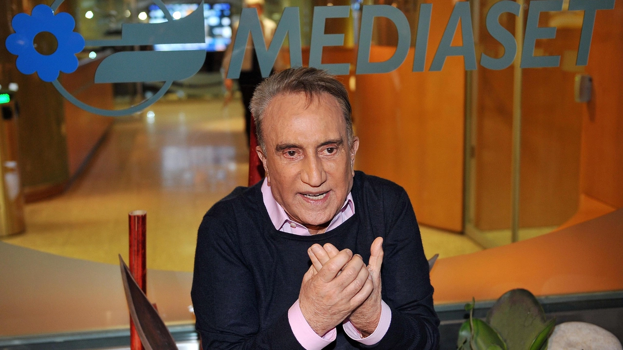 Emilio Fede negli studi Mediaset di Cologno Monzese Emilio Fede negli studi Mediaset di Cologno Monzese