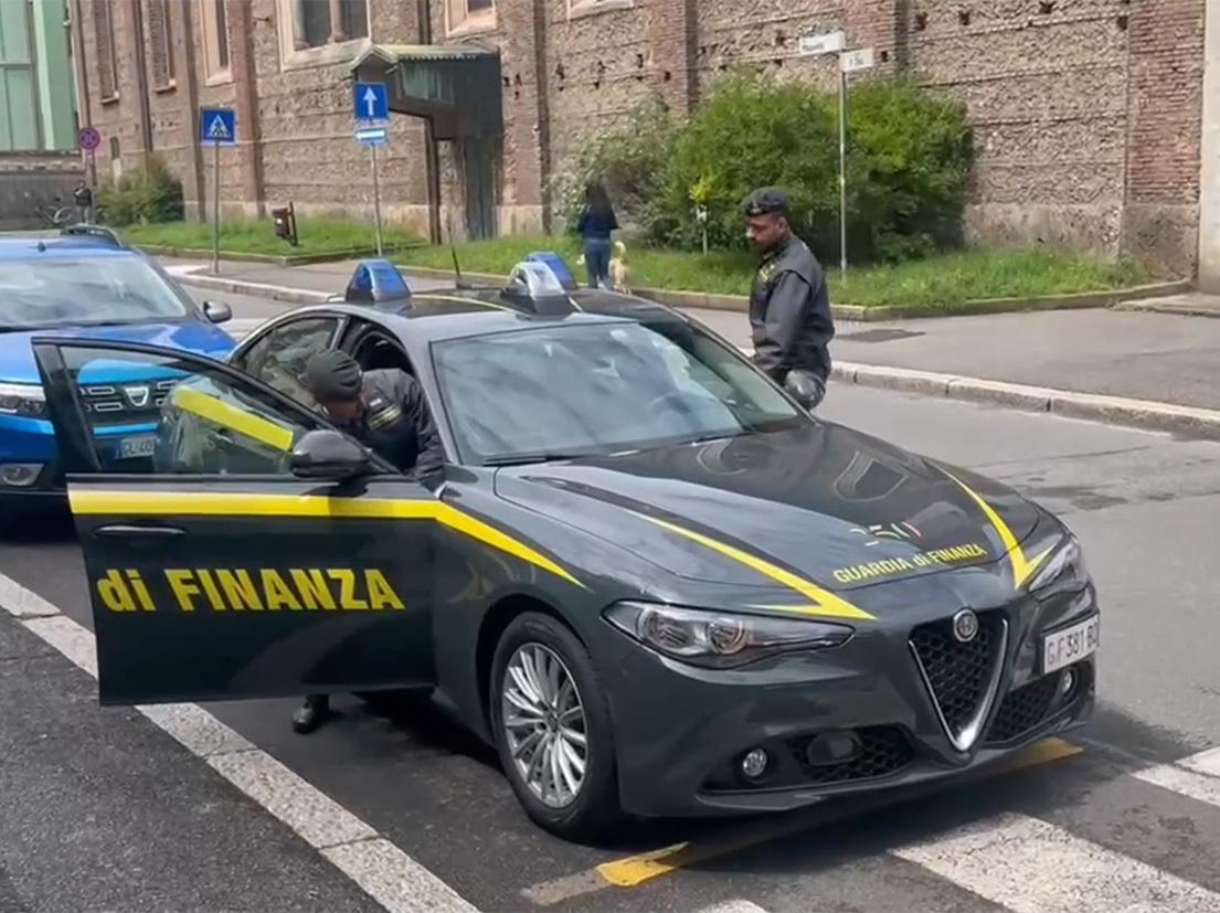 Concessionario delle truffe. Il business delle auto di lusso. Sequestrati altri otto bolidi Concessionario delle truffe. Il business delle auto di lusso. Sequestrati altri otto bolidi