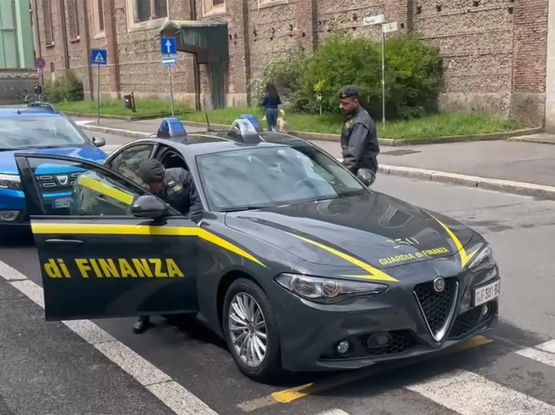 Concessionario delle truffe. Il business delle auto di lusso. Sequestrati altri otto bolidi