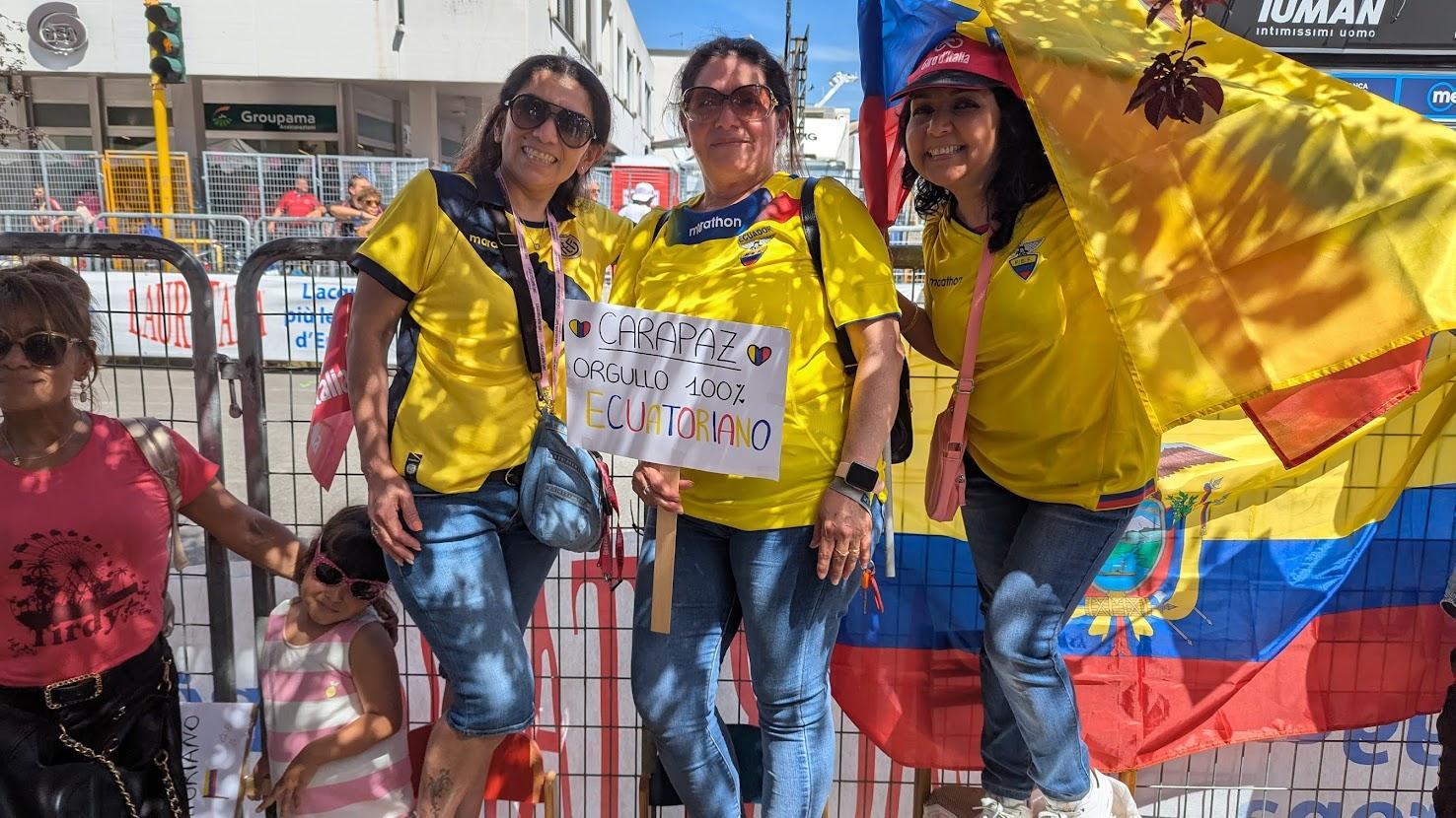 Le fan dell’Ecuador e i bimbi nel Villaggio: la passione unisce tutti