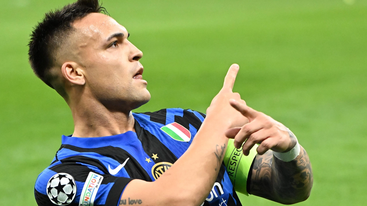 Lautaro Martinez festeggia dopo aver segnato Lautaro Martinez festeggia dopo aver segnato