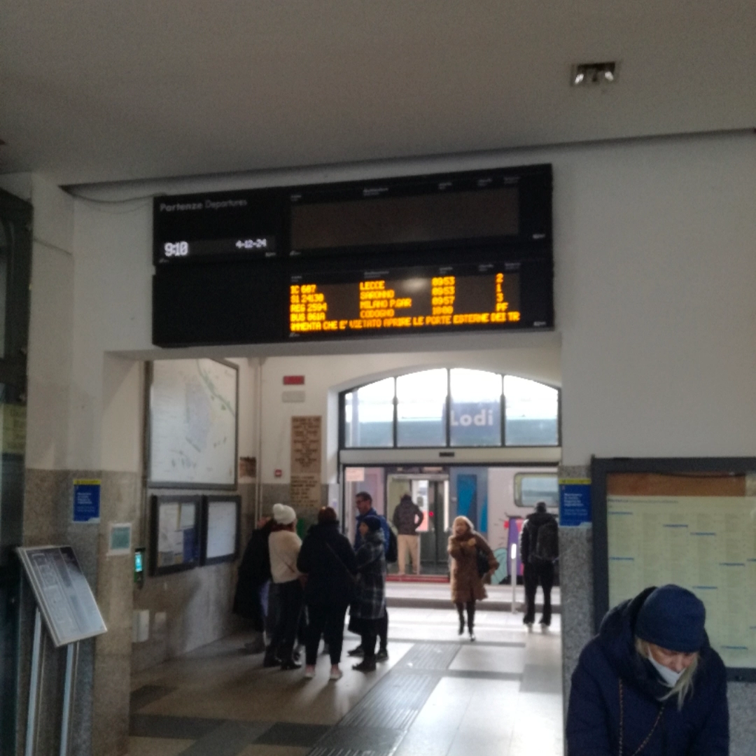 Il monitor in stazione a Lodi