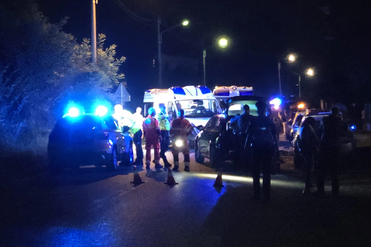 I soccorsi sul luogo dell'incidente a Brivio
