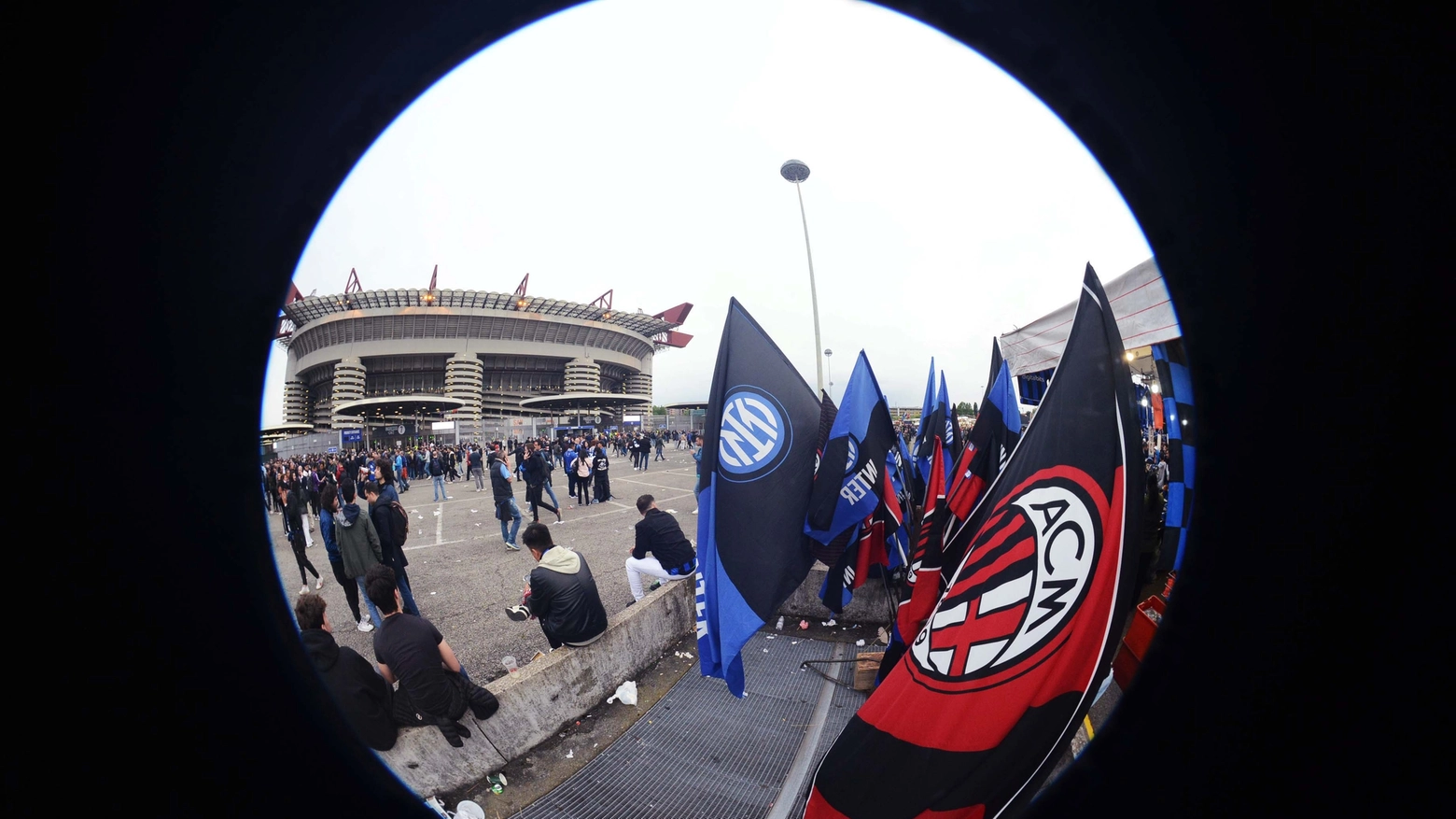 La stracittadina Milan-Inter di lunedì 22 aprile con il “rischio” della festa scudetto nerazzurra dopo la partita rende necessaria la presenza della polizia locale