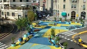 A sinistra, piazza Spoleto, nel mirino a causa della movida selvaggia nelle ore notturne A sinistra, piazza Spoleto, nel mirino a causa della movida selvaggia nelle ore notturne