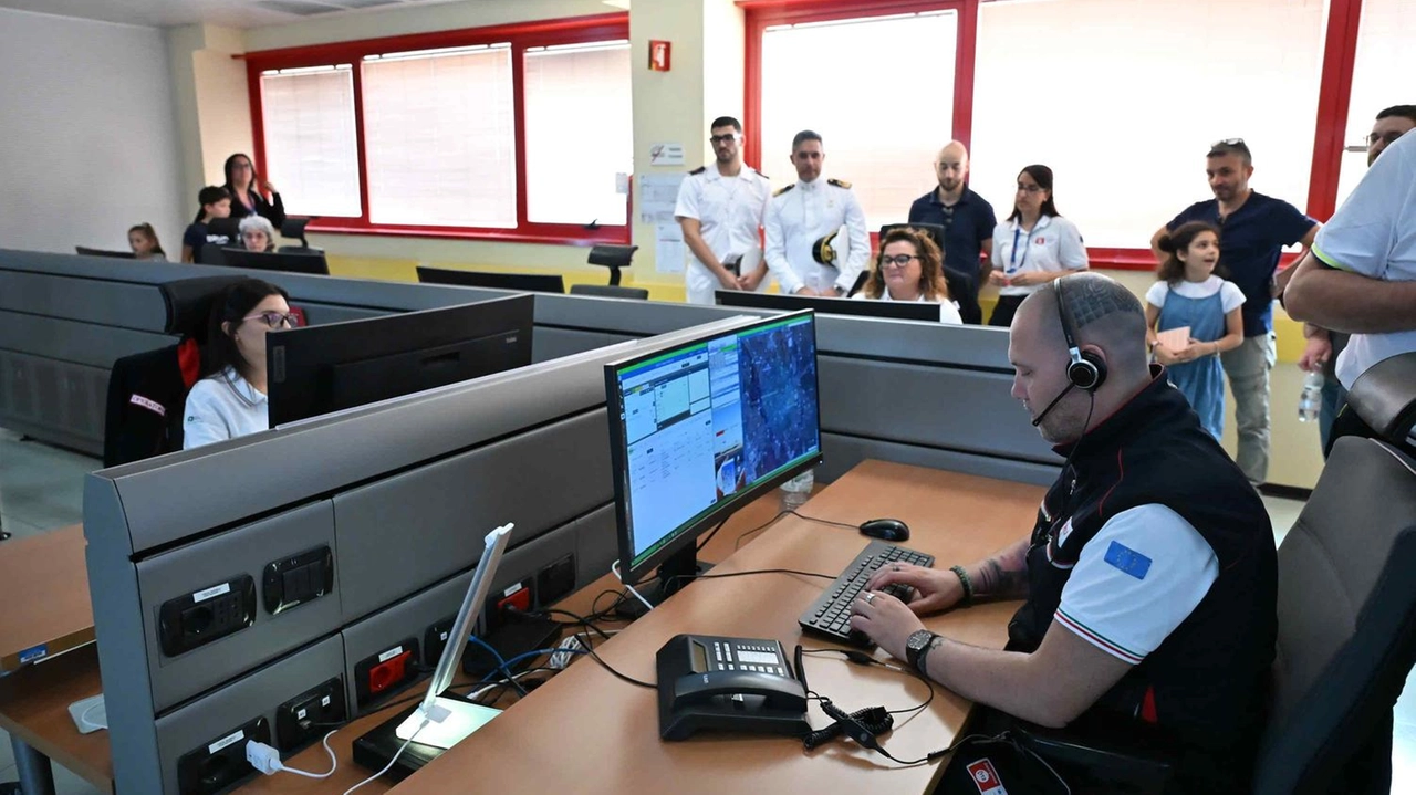 Nella centrale di Varese lavorano 57 operatori altamente qualificati nel rispondere a migliaia richieste di aiuto