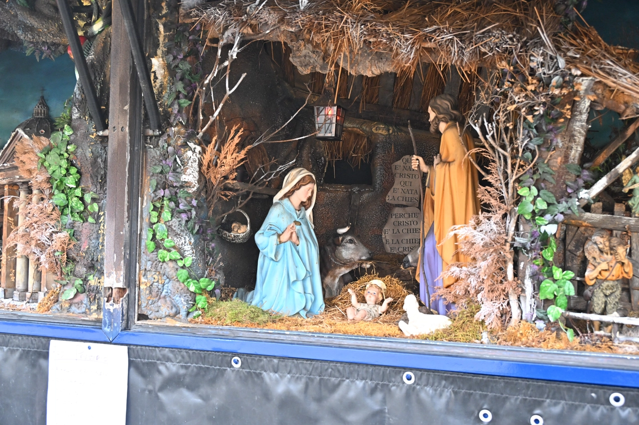 Un particolare della Natività allestita nell'autoarticolato