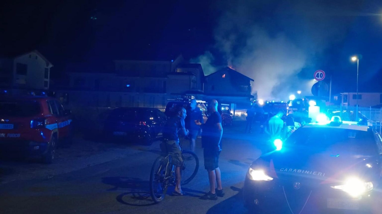 L'incendio è divampato a partire dalle 22 L'incendio è divampato a partire dalle 22