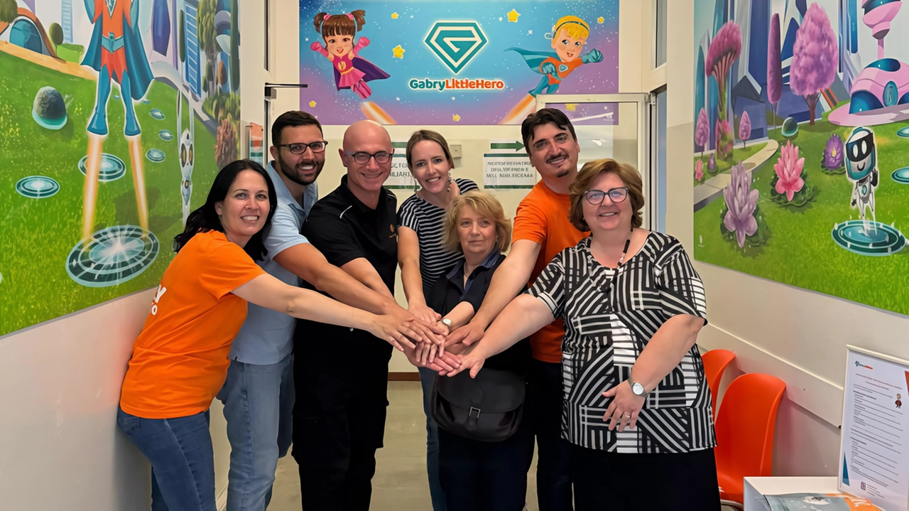 “Muri dipinti“ nel centro di Neuropsichiatria dell’infanzia in via Cherasco. Il progetto è stato promosso in onore del bimbo nato con una malattia rara. “Muri dipinti“ nel centro di Neuropsichiatria dell’infanzia in via Cherasco. Il progetto è stato promosso in onore del bimbo nato con una malattia rara.