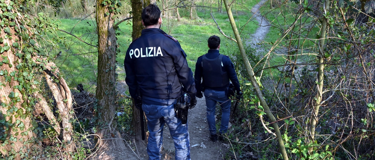 Blitz nei boschi della droga di Forcola: in dotazione ai pusher una mitagliatrice russa della Seconda guerra mondiale