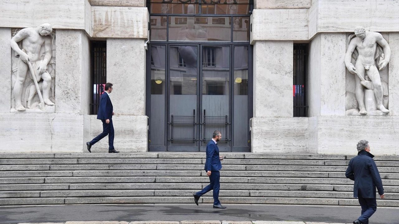A Milano deboli le banche e Stellantis, future Usa in rialzo
