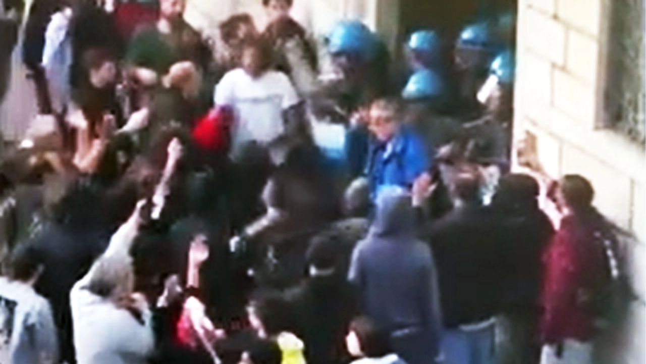 La difesa della polizia La difesa della polizia