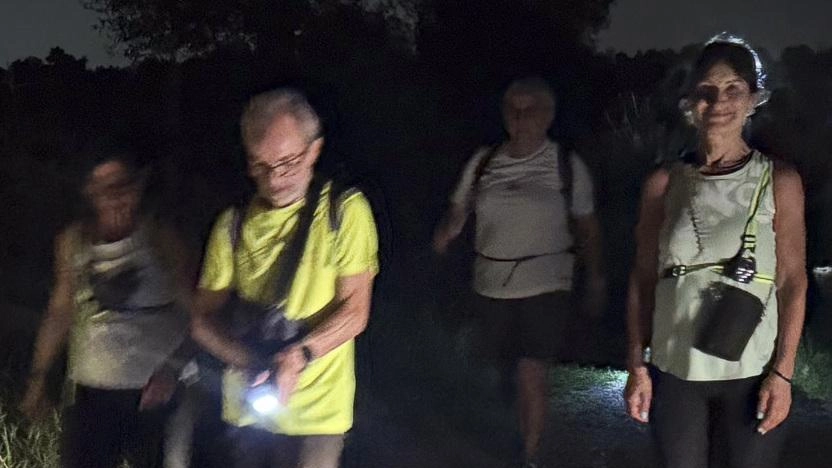 La partenza a tarda sera, una ventina di chilometri di cammino nelle campagne dell’Adda sprofondate nel buio e all’alba... La partenza a tarda sera, una ventina di chilometri di cammino nelle campagne dell’Adda sprofondate nel buio e all’alba...
