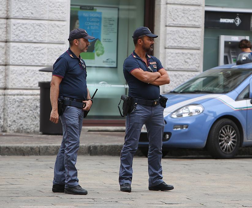 Perseguita una ragazza. Stalker di vent’anni denunciato e arrestato Perseguita una ragazza. Stalker di vent’anni denunciato e arrestato