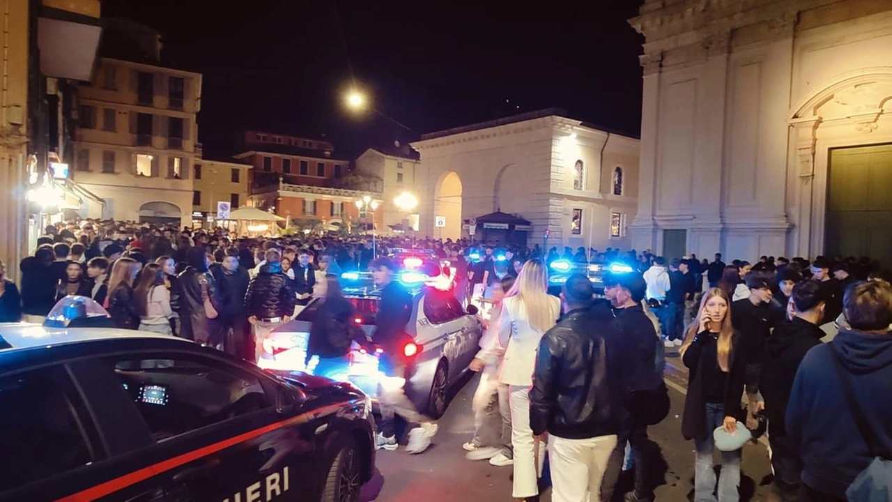 Si cercano soluzioni per far coesistere la voglia di tranquillità da parte dei residenti a quella dei giovani che vogliono divertirsi Si cercano soluzioni per far coesistere la voglia di tranquillità da parte dei residenti a quella dei giovani che vogliono divertirsi