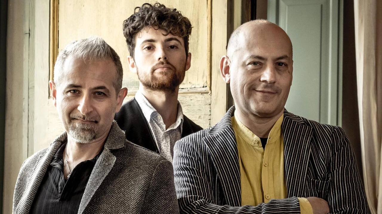 JAZZaltro, la kermesse che dal 2010 porta i suoni e le musiche del mondo tra le province di Varese e...