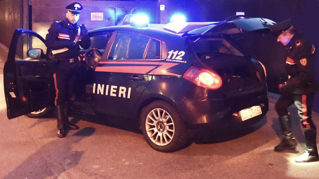 Scaraventata a terra e rapinata. Donna finisce in ospedale. Sedicenni arrestati in flagranza Scaraventata a terra e rapinata. Donna finisce in ospedale. Sedicenni arrestati in flagranza
