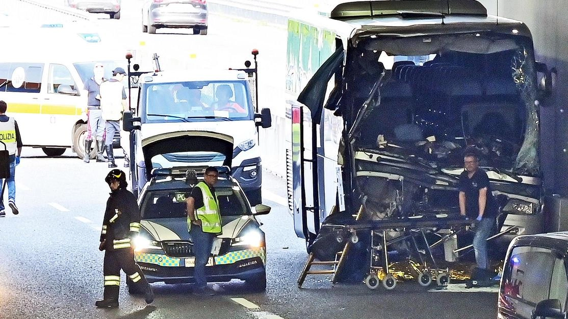 Il bus dopo il terribile impatto Era. lo scorso 19 maggio lungo l’autostrada Pedemontana Il bus dopo il terribile impatto Era. lo scorso 19 maggio lungo l’autostrada Pedemontana