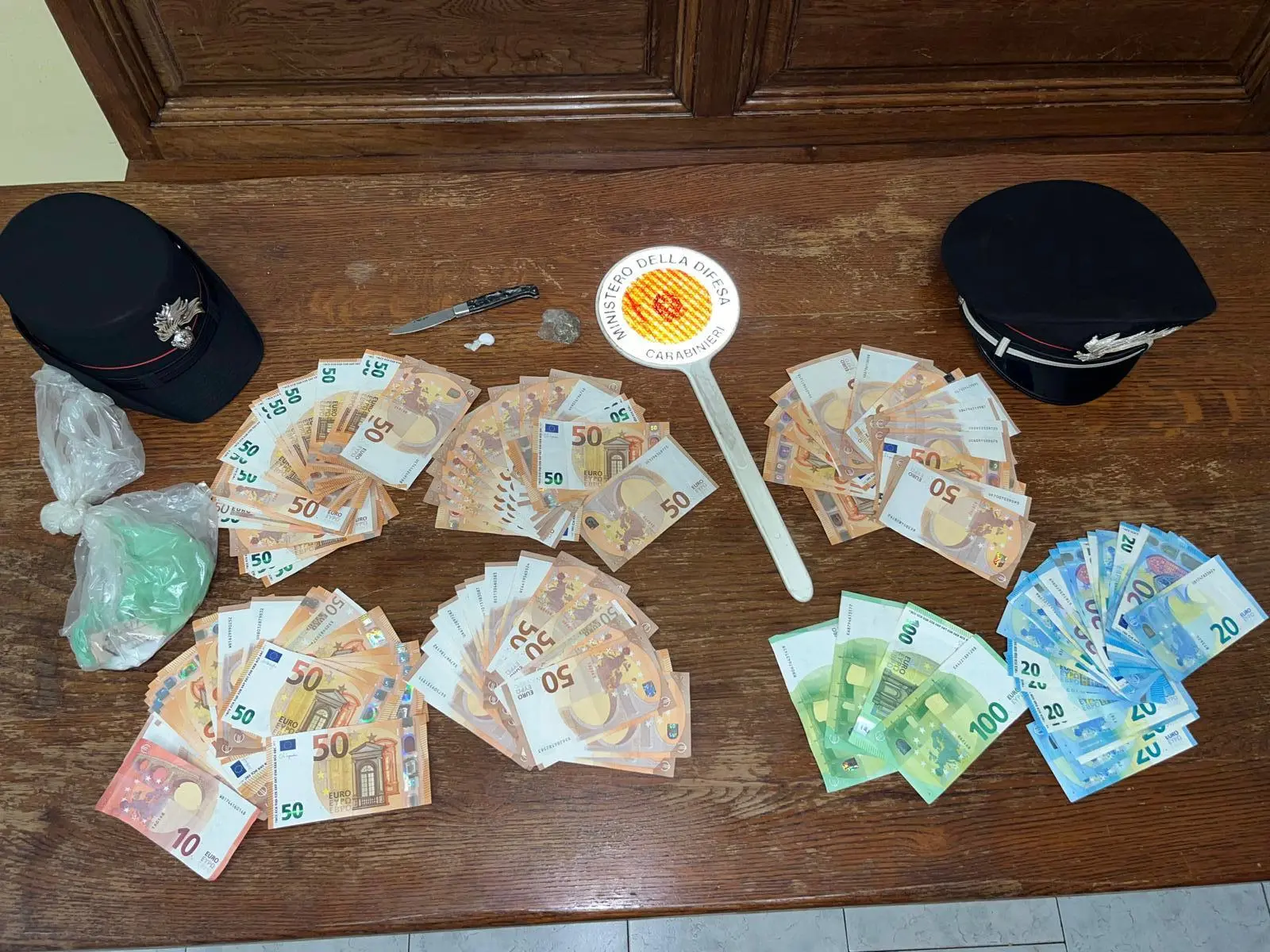 Tremezzina, fermati con droga e coltello su un’auto rubata