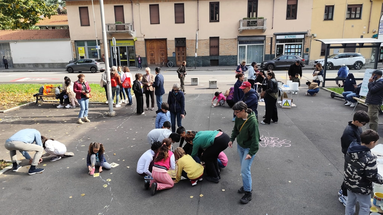 Il progetto Urbanismo tattico partito a ottobre I bambini della Carducci colorano l’asfalto Il progetto Urbanismo tattico partito a ottobre I bambini della Carducci colorano l’asfalto