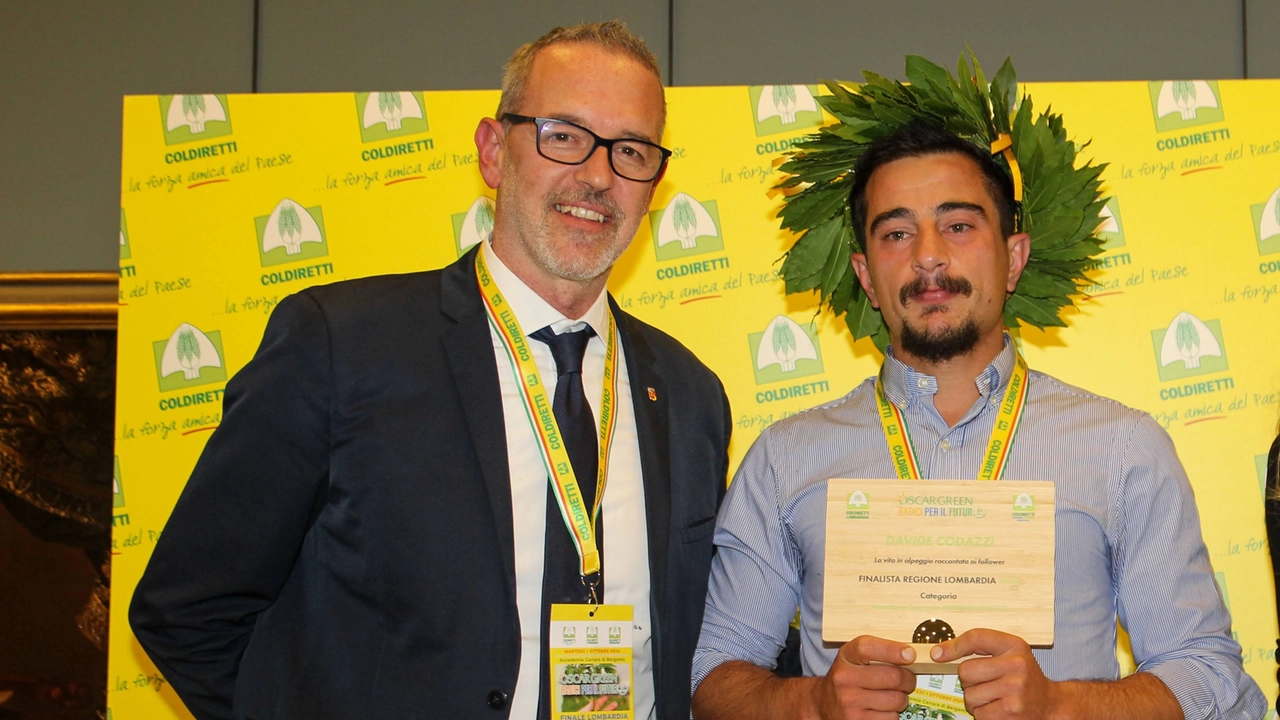 La premiazione di Davide Codazzi nella serata organizzata a Bergamo da Coldiretti Giovani La premiazione di Davide Codazzi nella serata organizzata a Bergamo da Coldiretti Giovani