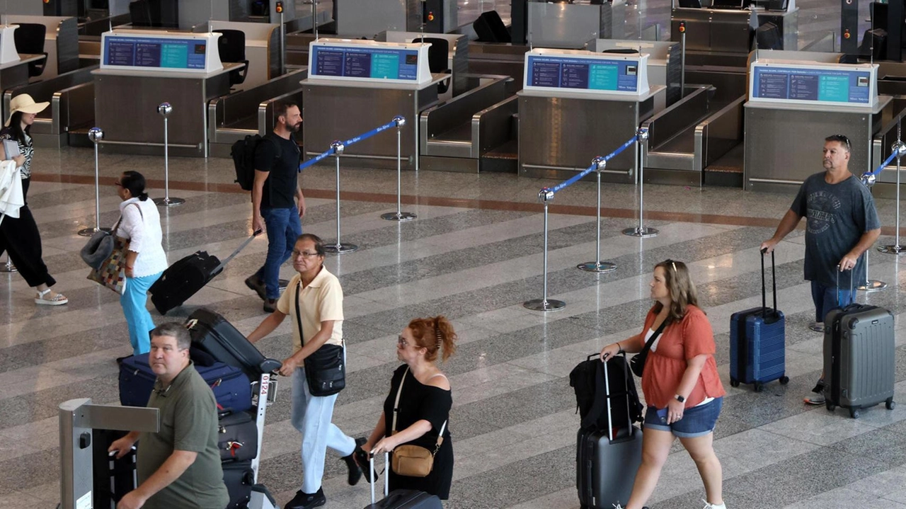 Il Cor 2, Coordinamento dei Comuni di Seconda Fascia Aeroporto di Malpensa, affronta l'incremento del rumore dovuto alle nuove rotte di decollo. Parteciperà alla Commissione Aeroportuale per influenzare le decisioni e valutare gli impatti su ambiente e salute. Il Cor 2, Coordinamento dei Comuni di Seconda Fascia Aeroporto di Malpensa, affronta l'incremento del rumore dovuto alle nuove rotte di decollo. Parteciperà alla Commissione Aeroportuale per influenzare le decisioni e valutare gli impatti su ambiente e salute.