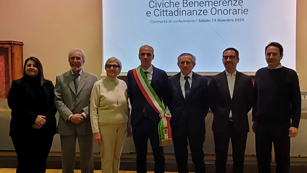 La cerimonia in sala consiliare, conferite anche due benemerenze civiche La cerimonia in sala consiliare, conferite anche due benemerenze civiche