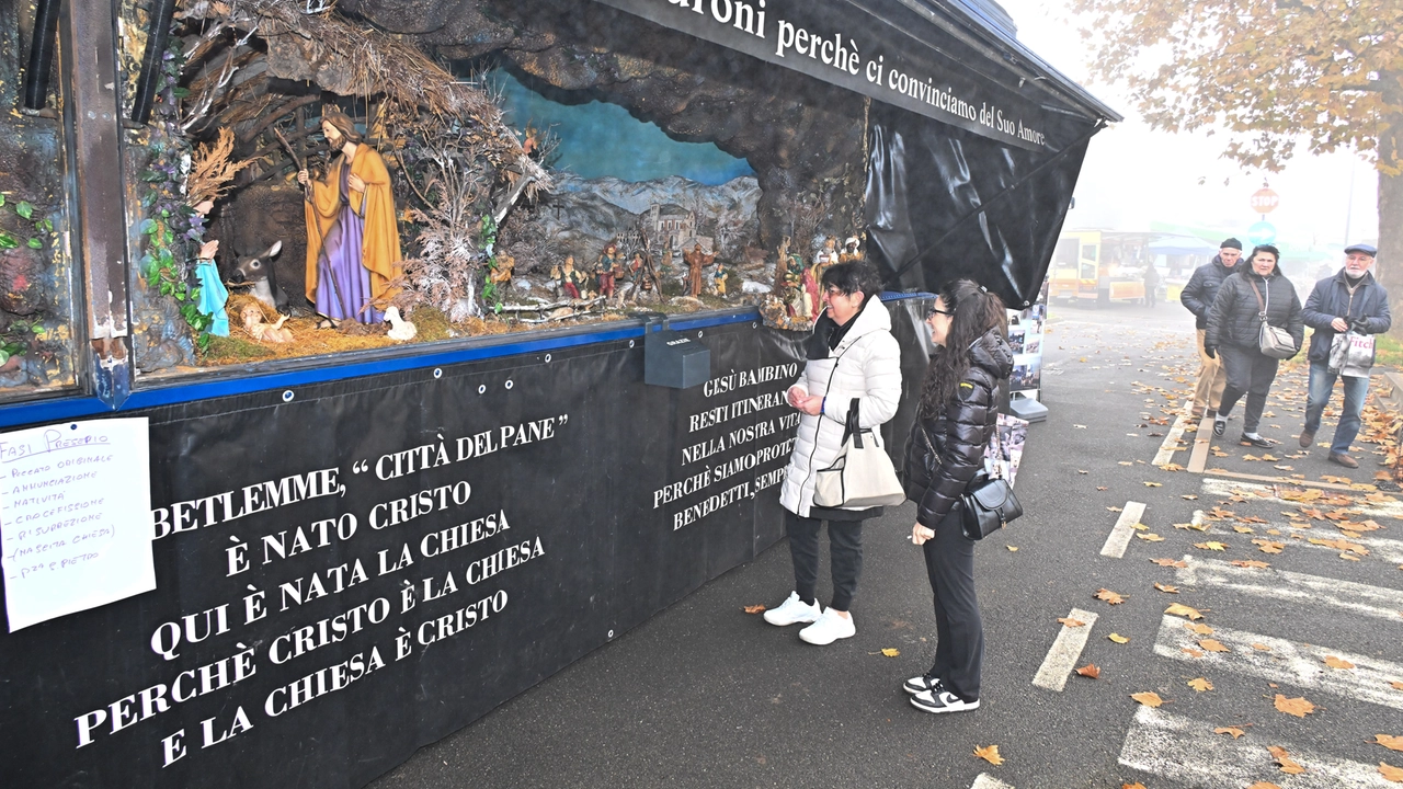 Il camion presepe ha subito creato grande curiosità