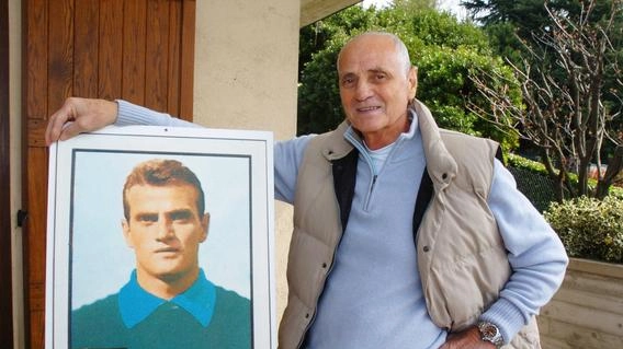 A Casa Pizzaballa la mamma del Patriarca di Gerusalemme Maria Tadini e il fratello Fiorenzo. Tifo fino all’ultimo per la frazione di Cologno al Serio, un centinaio di anime nella Bergamasca. A Casa Pizzaballa la mamma del Patriarca di Gerusalemme Maria Tadini e il fratello Fiorenzo. Tifo fino all’ultimo per la frazione di Cologno al Serio, un centinaio di anime nella Bergamasca.
