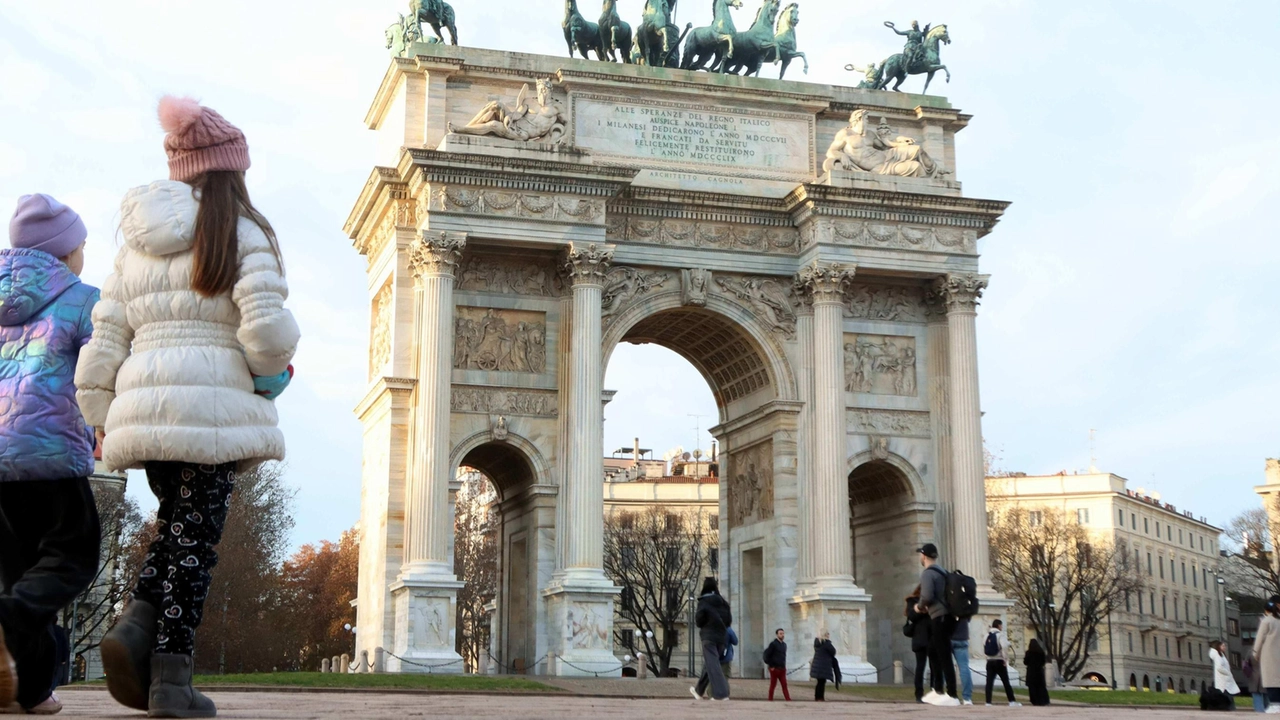 Di qui, nel 1859, fecero il loro ingresso in città Napoleone III e Vittorio Emanuele II, acclamato come re d’Italia.... Di qui, nel 1859, fecero il loro ingresso in città Napoleone III e Vittorio Emanuele II, acclamato come re d’Italia....