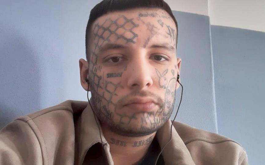 Jordan Jeffrey Baby e la violenza sessuale in carcere: assolto il detenuto 51enne denunciato dal trapper morto in cella Jordan Jeffrey Baby e la violenza sessuale in carcere: assolto il detenuto 51enne denunciato dal trapper morto in cella