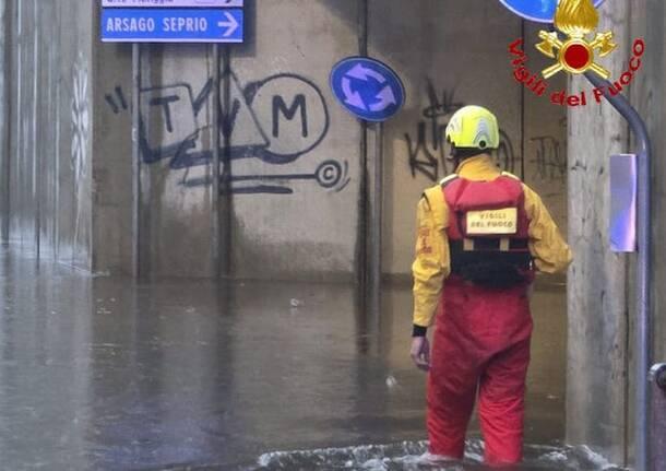 Una mattina sott’acqua. Nubifragio di mezz’ora lascia una scia di danni Una mattina sott’acqua. Nubifragio di mezz’ora lascia una scia di danni