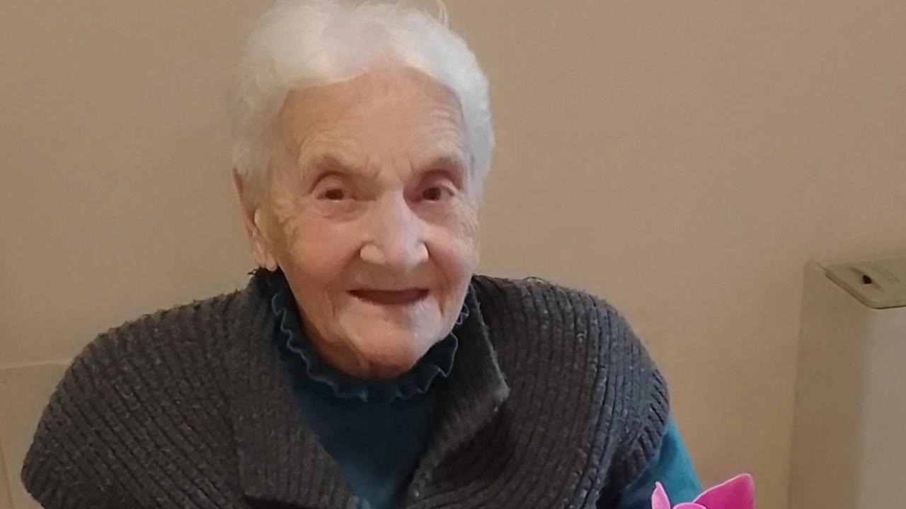 Rebecca Repossini, centenaria di San Vittore Olona, festeggia 102 anni. Un esempio di longevità e forza, inserita in un contesto di crescita dei centenari in Lombardia e in Italia. Rebecca Repossini, centenaria di San Vittore Olona, festeggia 102 anni. Un esempio di longevità e forza, inserita in un contesto di crescita dei centenari in Lombardia e in Italia.