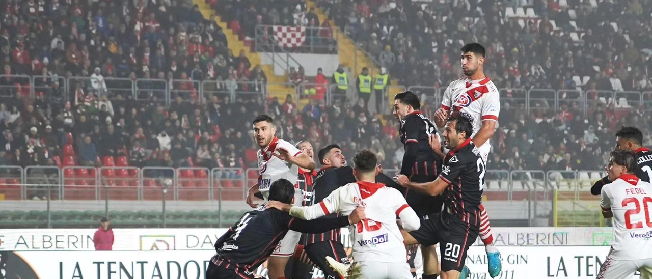 Derby lombardo: Cremonese e Mantova si sfidano per playoff e salvezza