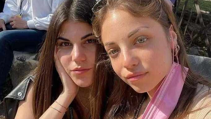 Da sinistra Sofia Castelli, uccisa dall’ex compagno, insieme all’amica Aurora Fiameni