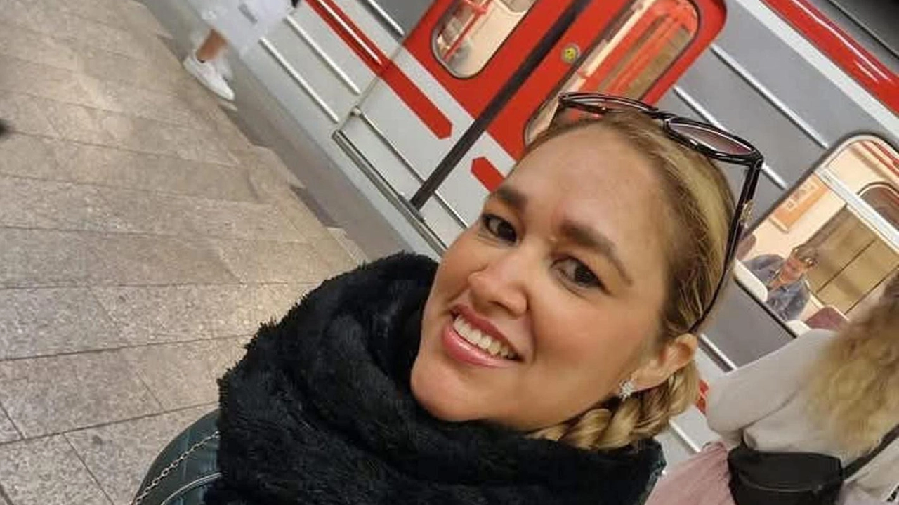 A destra, Johanna Nataly Quintanilla Valle, 40 anni: il suo compagno sostiene sia morta durante un gioco erotico A destra, Johanna Nataly Quintanilla Valle, 40 anni: il suo compagno sostiene sia morta durante un gioco erotico