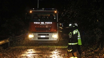 Nubifragio e violente raffiche di vento in Brianza: oltre 100 interventi dei vigili del fuoco