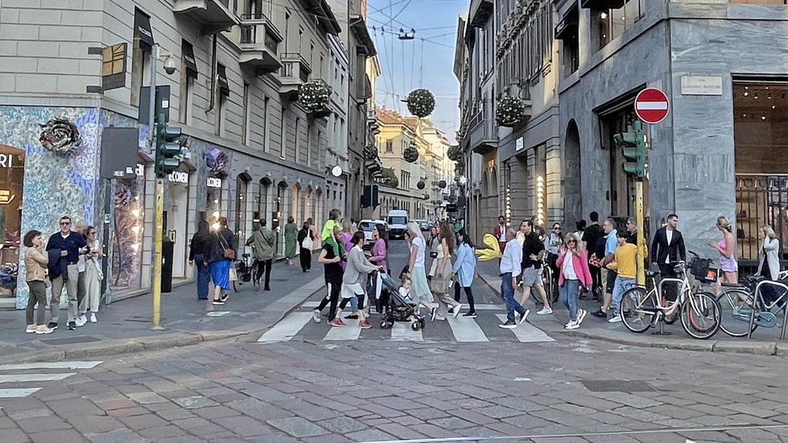 Turista Usa rapinato del Patek da 100mila euro in Montenapoleone. Lo sfogo social della moglie: “Non portate preziosi in Italia”