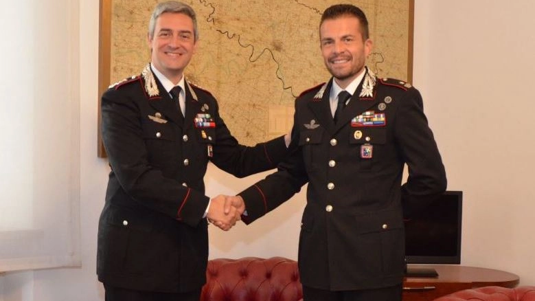 Sopra il comandante provinciale colonnello Paolo Sambataro col maggiore Gabriele Schiaffini A fianco, sempre il colonnello Sambataro con il capitano Armando Laviola Sopra il comandante provinciale colonnello Paolo Sambataro col maggiore Gabriele Schiaffini A fianco, sempre il colonnello Sambataro con il capitano Armando Laviola