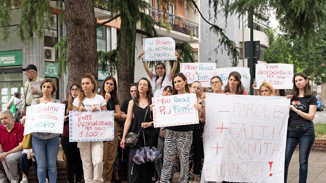 A luglio le educatrici di Fondazione GeneriAmo hanno protestato sotto il Comune e anche scioperato A luglio le educatrici di Fondazione GeneriAmo hanno protestato sotto il Comune e anche scioperato