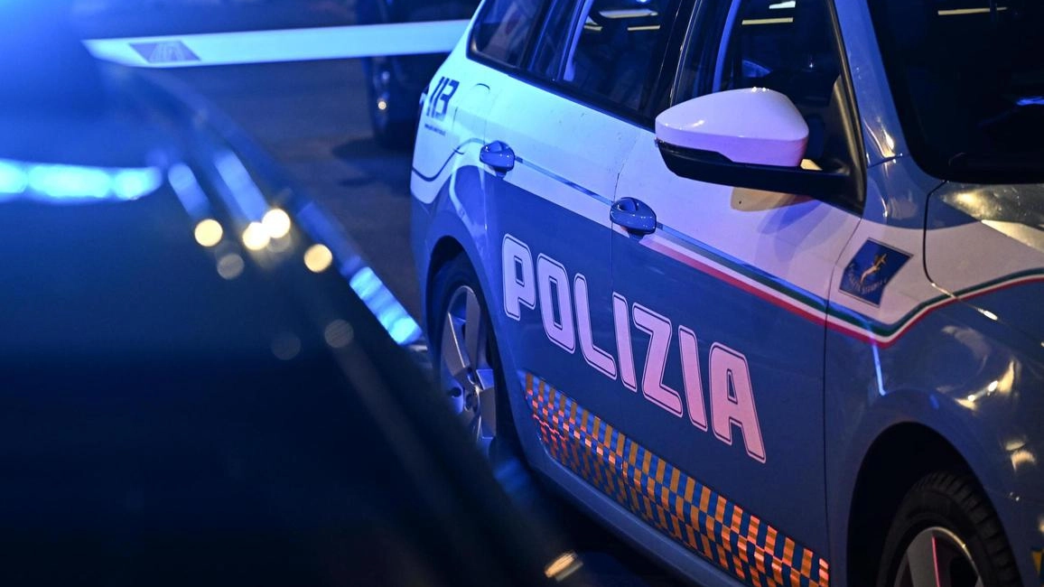 I poliziotti sono intervenuti insieme ai militari dell’operazione Strade sicure Alcuni hanno tentato di aggredirli senza riuscirci I poliziotti sono intervenuti insieme ai militari dell’operazione Strade sicure Alcuni hanno tentato di aggredirli senza riuscirci