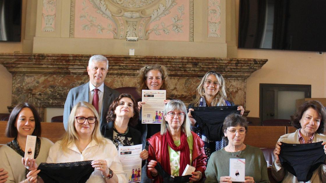 Mutandine mestruali alle studentesse Mutandine mestruali alle studentesse