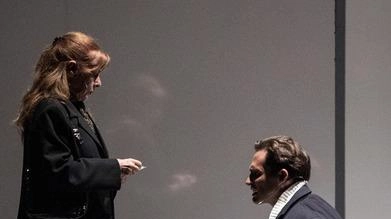 Il corpo assente. Eppure lì, al centro di racconti e di desideri e di amplessi. Come se Clara non...