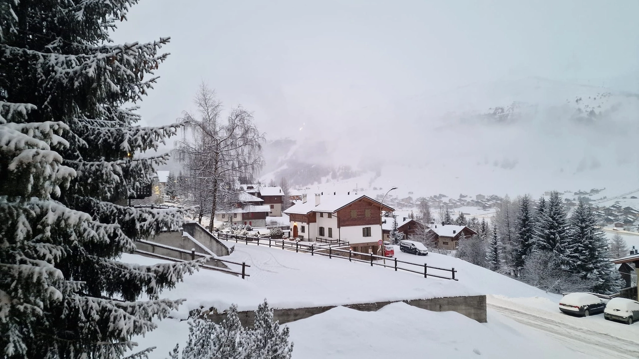 Neve a Livigno l'8 dicembre (Foto facebook Alberto Lanfranchi) Neve a Livigno l'8 dicembre (Foto facebook Alberto Lanfranchi)