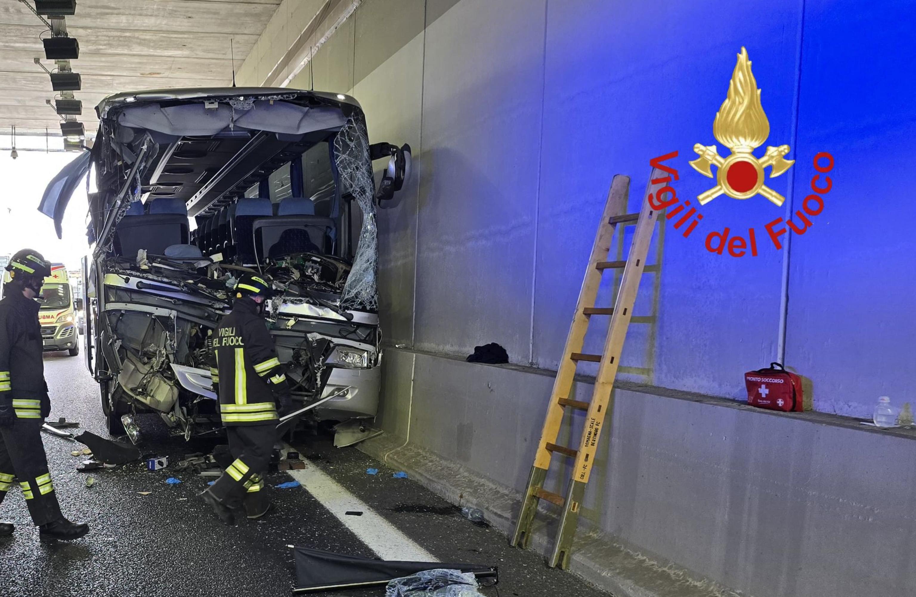Tragedia davanti agli alunni sulla Pedemontana: si schianta il pullman della gita, muore la maestra Domenica Russo