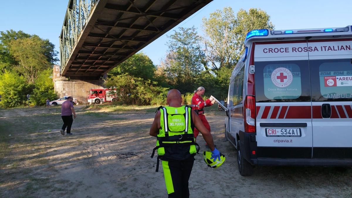 Dolore per Mihai, trascinato dalla corrente del Ticino. Il punto “maledetto” dove sono morti due ragazzi in meno di un mese Dolore per Mihai, trascinato dalla corrente del Ticino. Il punto “maledetto” dove sono morti due ragazzi in meno di un mese