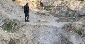 Area Nova-Elfe, ex discarica Eca, spunta un ricorso al Tar: nel perimetro da sanificare ci sono rifiuti solidi, mentre i vecchi orti abusivi sono stati sgomberati